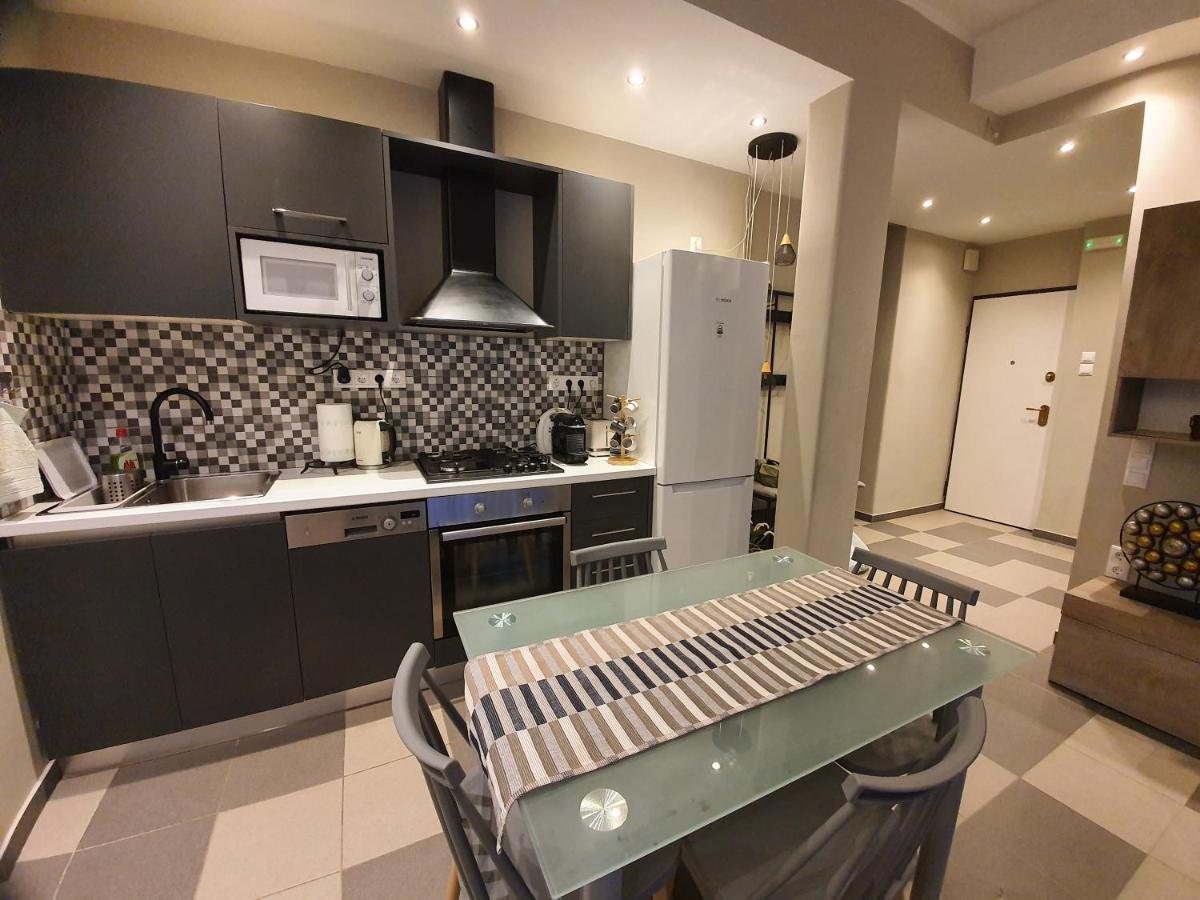 Lukas-2 B/R Luxurious Flat With Veranda Atenas Exterior foto