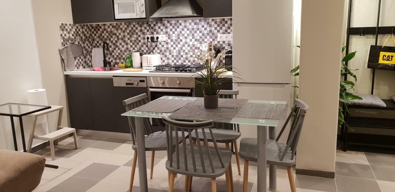 Lukas-2 B/R Luxurious Flat With Veranda Atenas Exterior foto